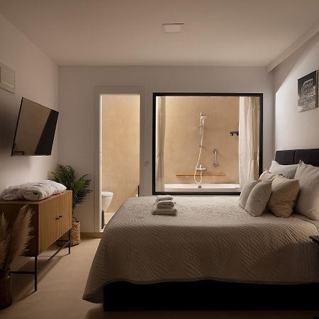 Deluxe Studio In City Center With Free Private Parking โรวีน ภายนอก รูปภาพ