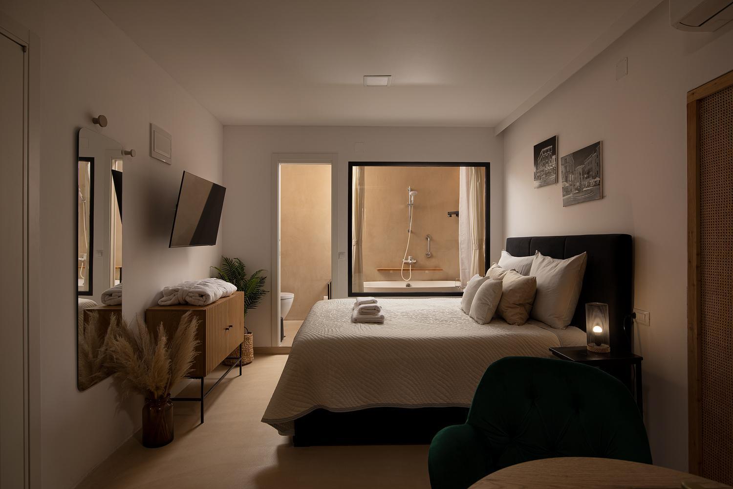 Deluxe Studio In City Center With Free Private Parking โรวีน ภายนอก รูปภาพ